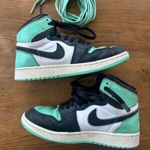 Nike Kids Air Jordan 1 High OG Green Glow Big Kids Size 5